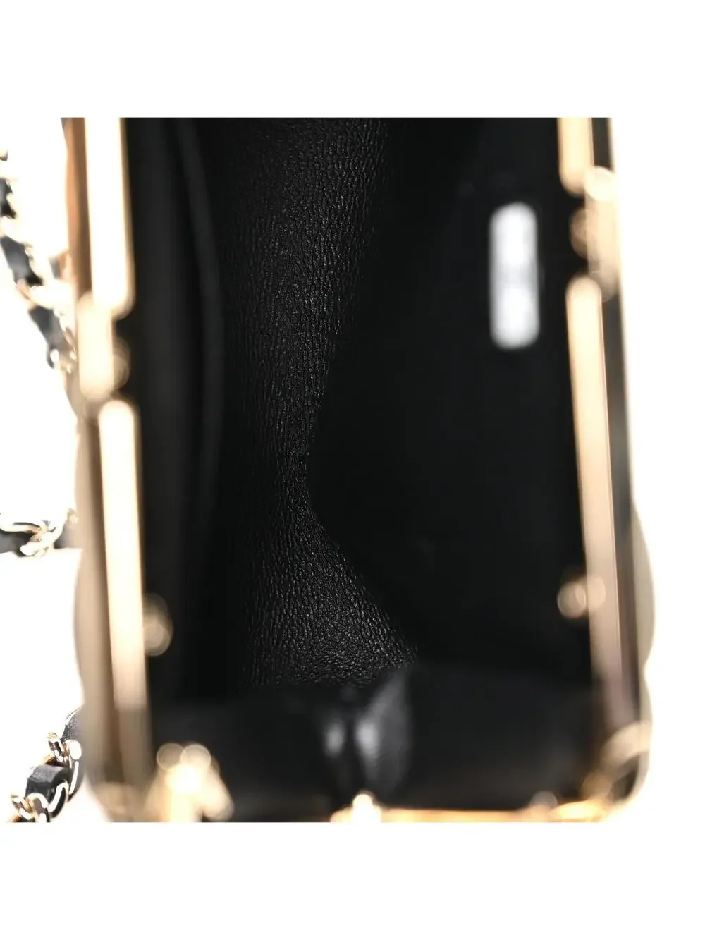 CHANEL indulge timeless